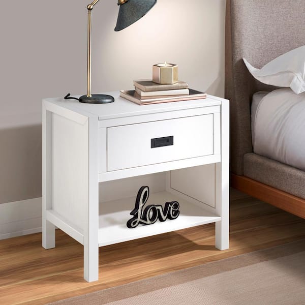 Welwick Designs 1-Drawer Classic Solid Wood Nightstand - White