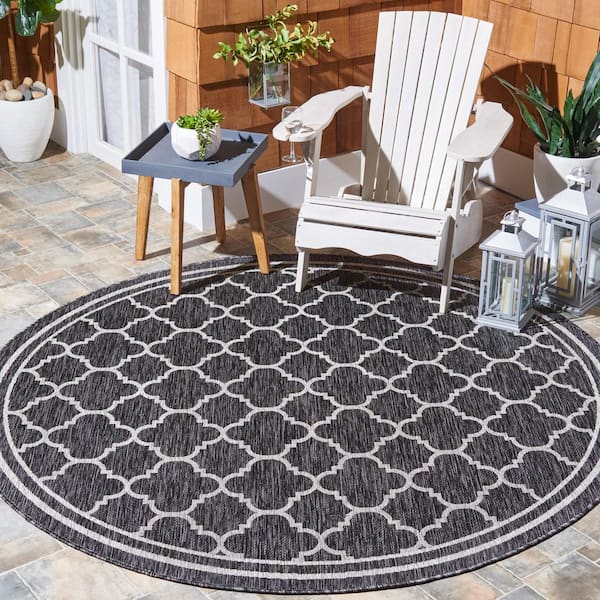 Courtyard Black Charcoal 7 ft. x 7 ft. Border Quatrefoil Indoor/Outdoor Round Area Rug