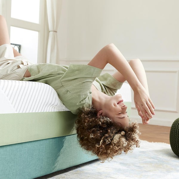 Novilla King Medium 10 in. Cool Gel Memory Foam Mattress Breathable and Skin friendly Mattresses HD 10 K N01031