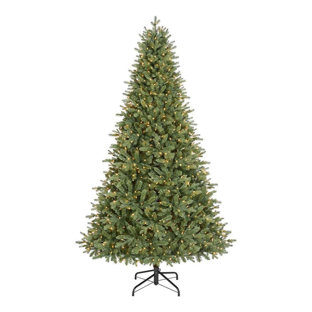 7.5 ft. Nostalgic Noble Fir LED Pre-Lit Christmas Tree T18