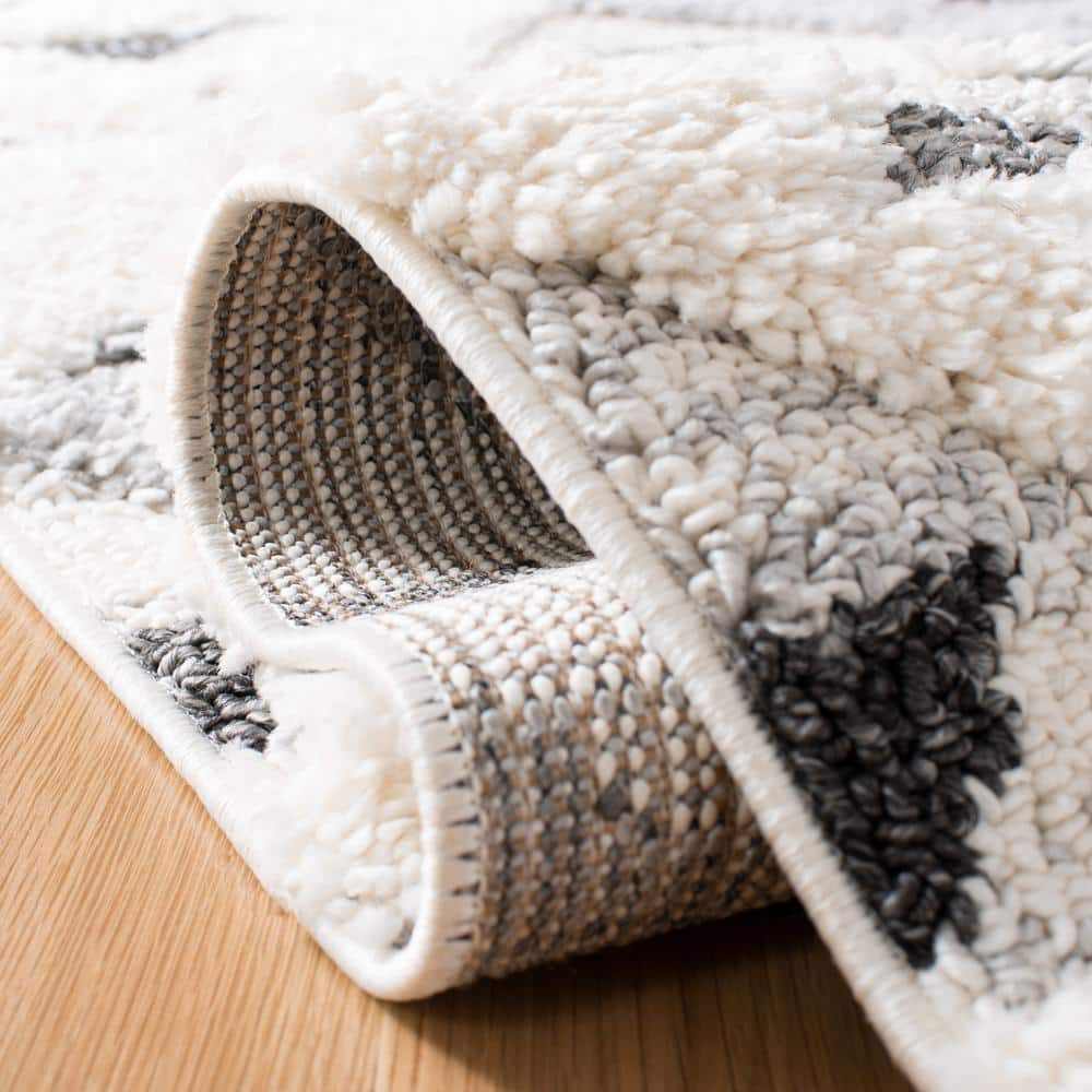 Ivory Square Braided Edge Shag Rug - Synthetic & Stain-Resistant
