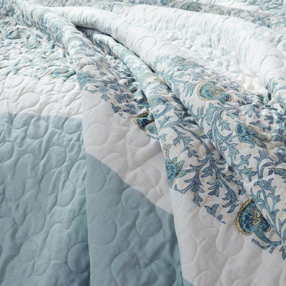 Shabby Chic Blue Paisley Full/Queen Cotton Percale Quilt Set with Decorative Pillows
