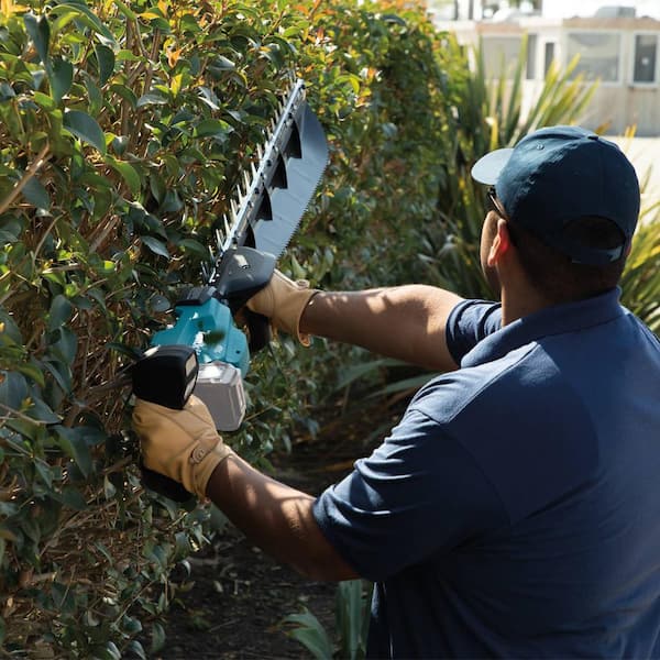 https://images.thdstatic.com/productImages/4525763f-65dd-43a7-b45d-2e14b64417b2/svn/makita-cordless-hedge-trimmers-ghu05z-4f_600.jpg