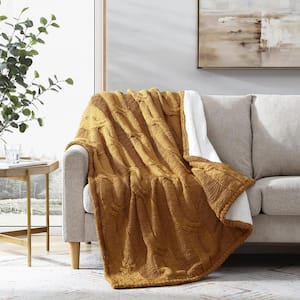 Aspen Gold Cable Knit/Sherpa Throw