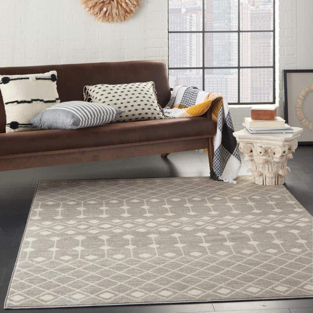 Transfixing Moroccan Diamond Gray and Ivory 5'3" x 7'3" Area Rug