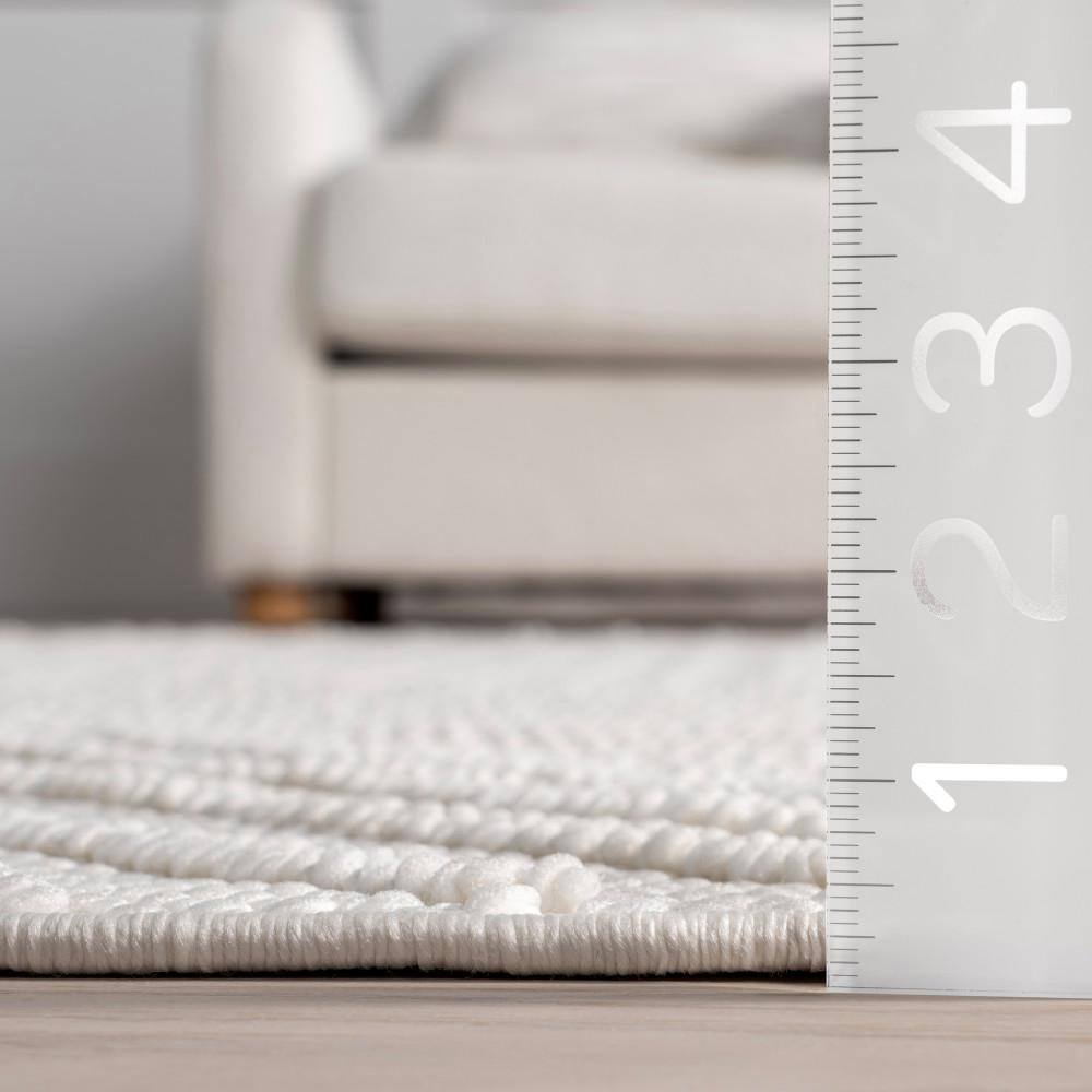 Makena Off-White Geometric Synthetic 5' x 7' Area Rug