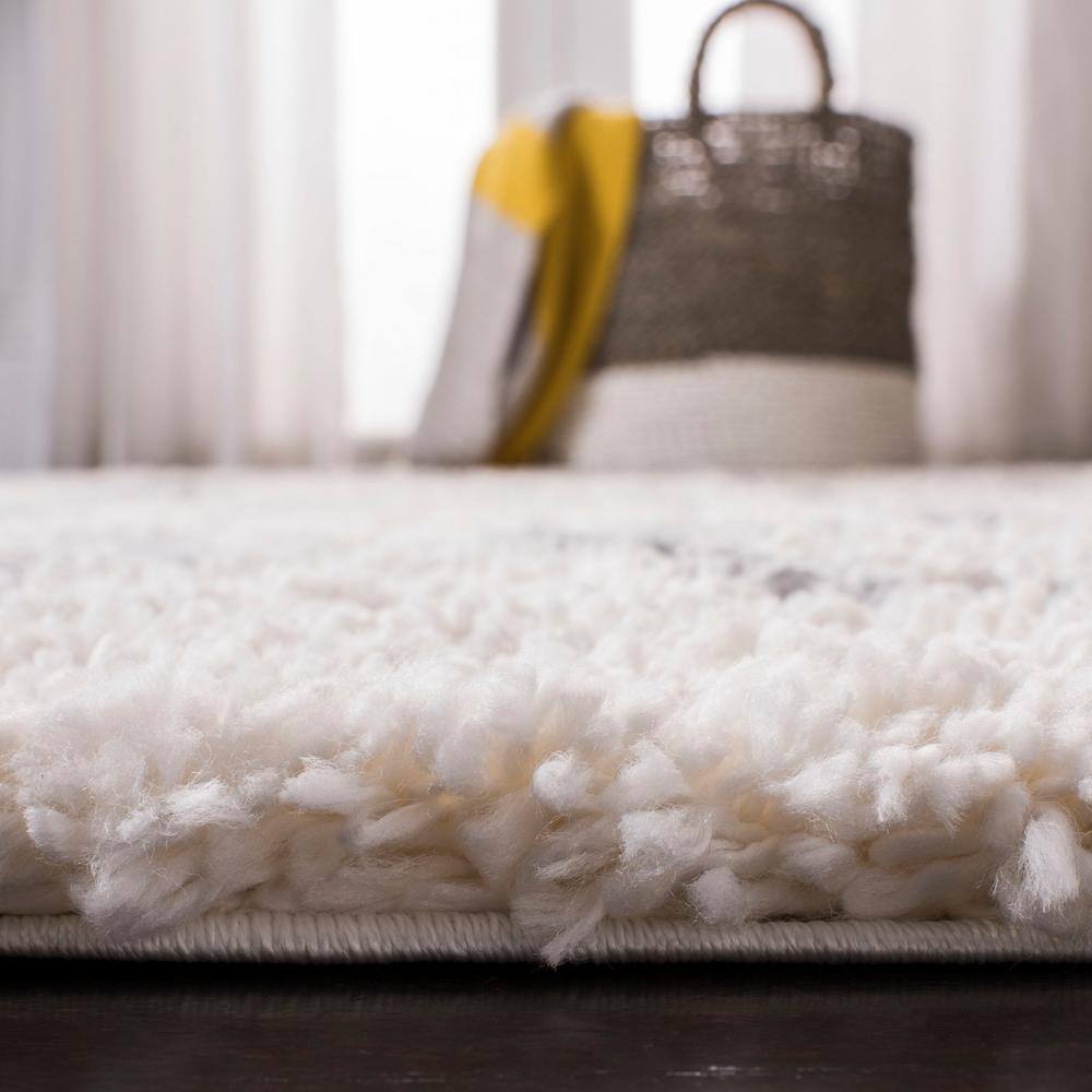 Fontana Gray and Cream 4' x 6' Shag Area Rug