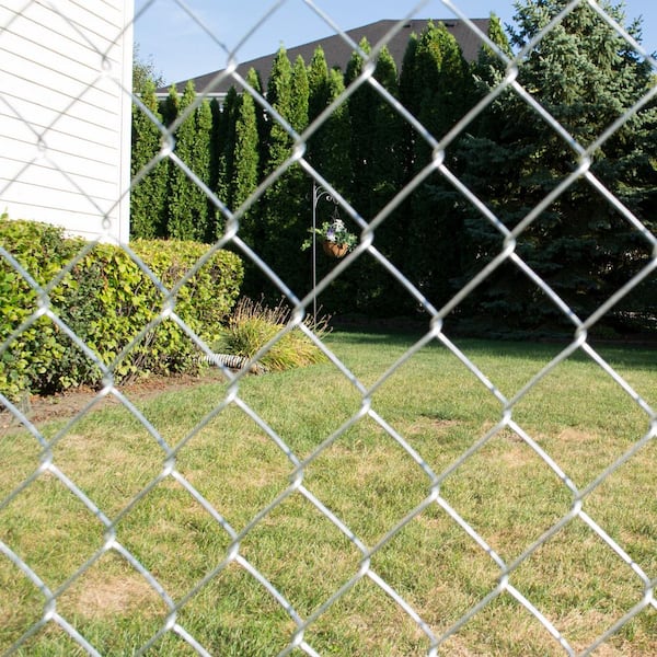 How Much Does a Chain Link Fence Cost? (2024)