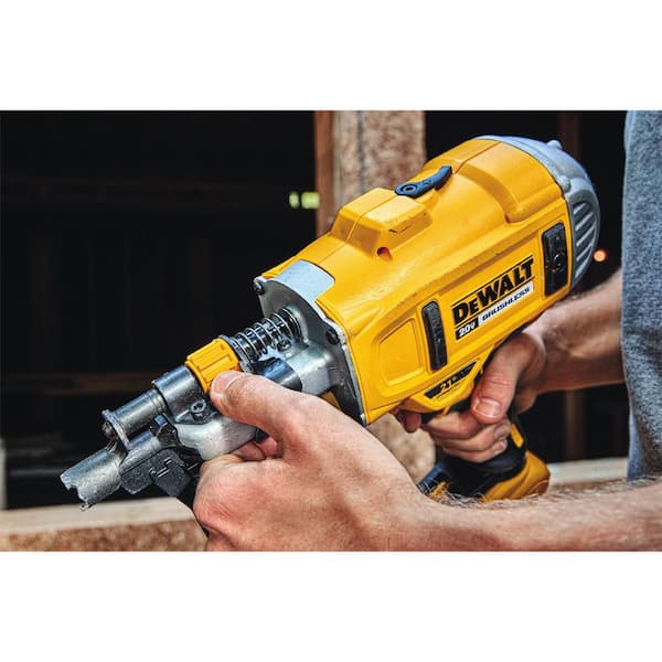 DEWALT - 20-Volt MAX XR Lithium-Ion 21° Cordless Framing Nailer Kit and Brushless 7-1/4 in. Circular Saw (Tool Only)