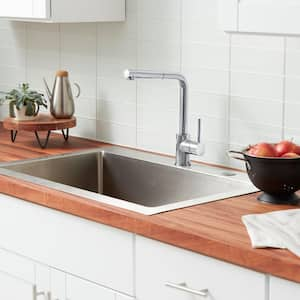 Menlo Single Handle Pull-Out Kitchen Faucet in Chrome