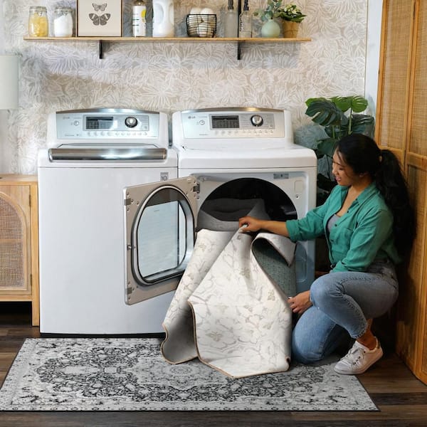 Leilani Damask Ivory 6 ft. Round Washable Area Rug