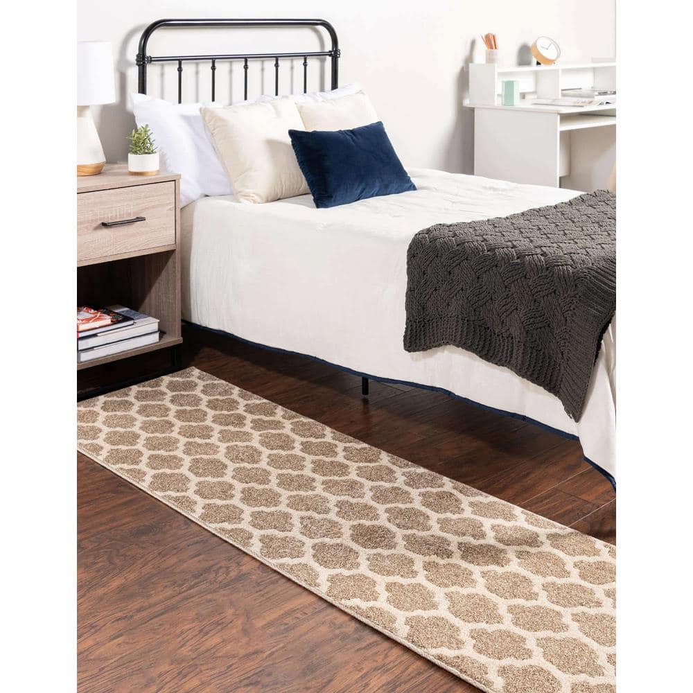 Elegant Trellis Light Brown 8ft Indoor Runner Rug - Easy Care & Stain-Resistant
