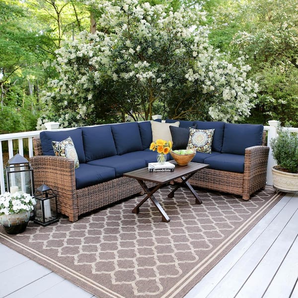 Leisure Made Dalton 5-Piece Wicker Outdoor Sectional Set with Navy Cushions