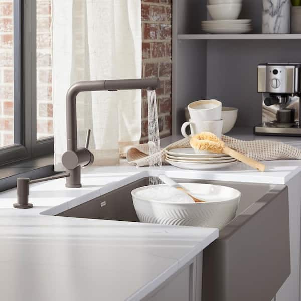 Blanco LINUS Single-Handle Pull-Out Sprayer Kitchen Faucet in