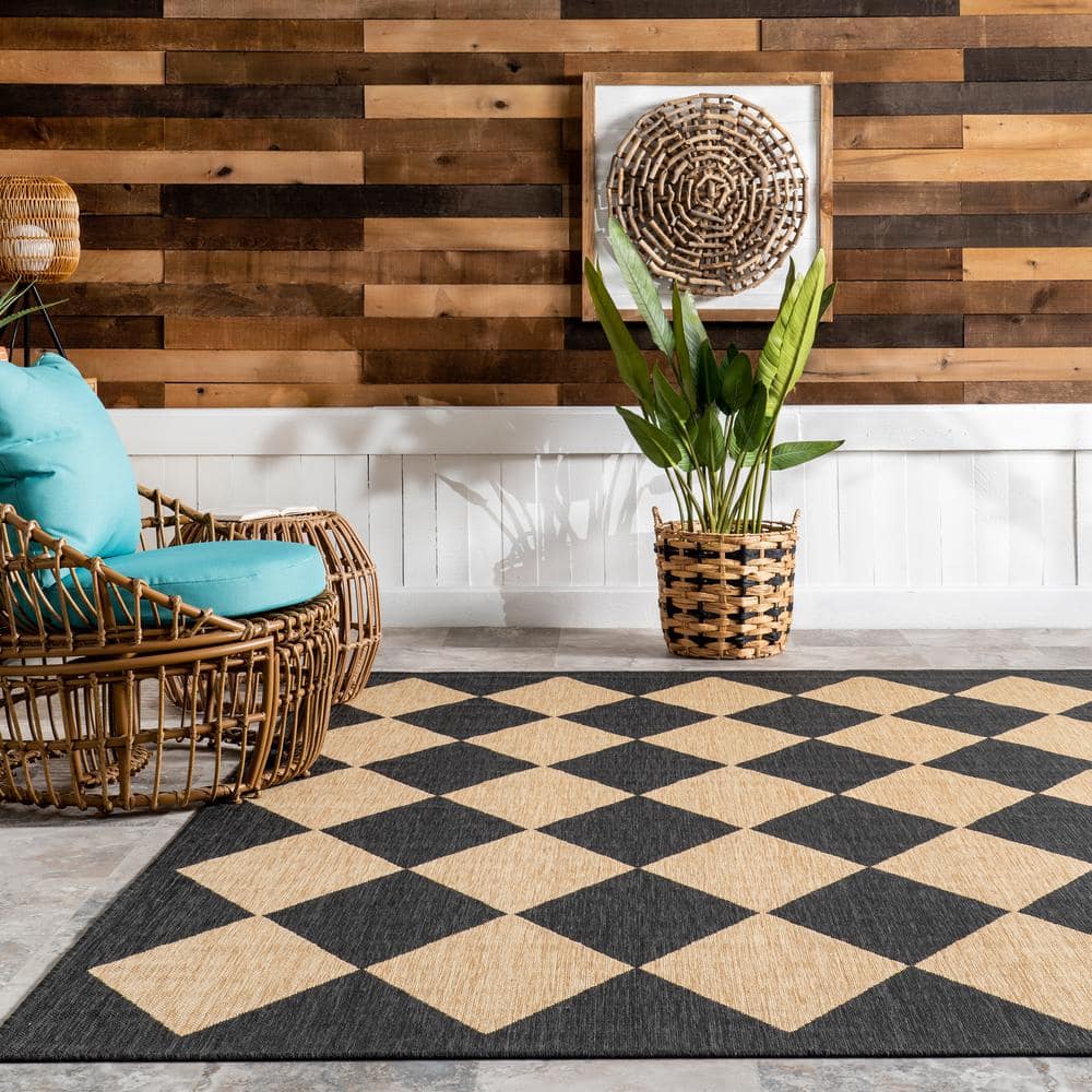 Sabina Dark Gray and Beige Synthetic Diamond Trellis 5x8 Area Rug