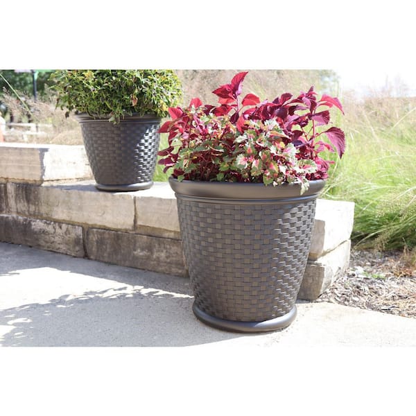 Suncast 22 in. Sonora® Resin Planter, Round Decorative Plant Pot, Java Brown Suncast 22 in. Sonora® Resin Planter, Round Decorative Plant Pot, Java Brown