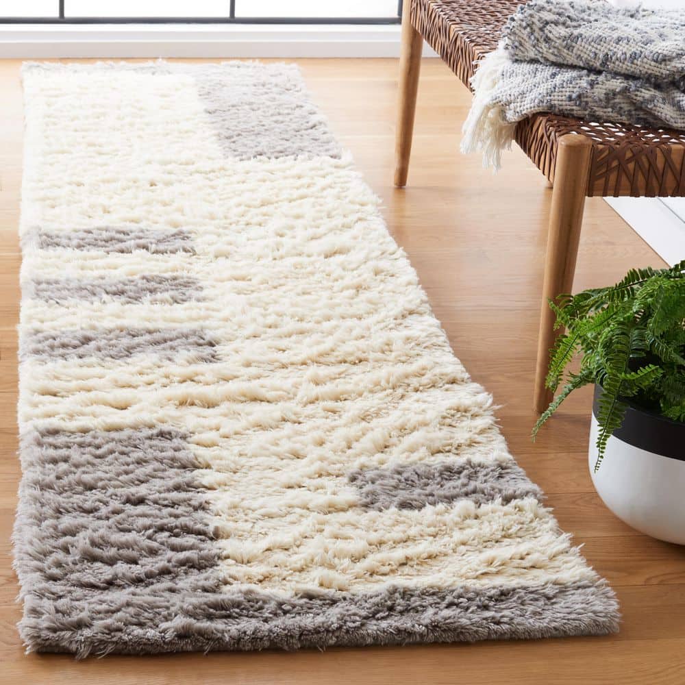 Casablanca 2 ft. x 9 ft. Gray/Ivory Geometric Runner Rug price history on PriceWatchPro