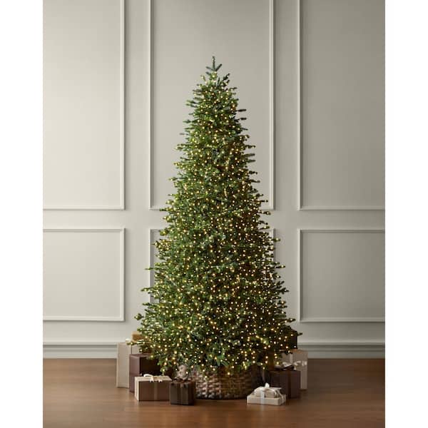 9 ft Elegant Twinkling Grand Fir LED Pre-Lit Artificial Christmas Tree with Timer T31