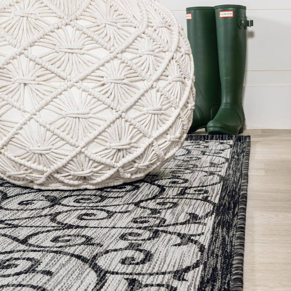 Madrid Vintage 5' Round Gray and Black Synthetic Area Rug