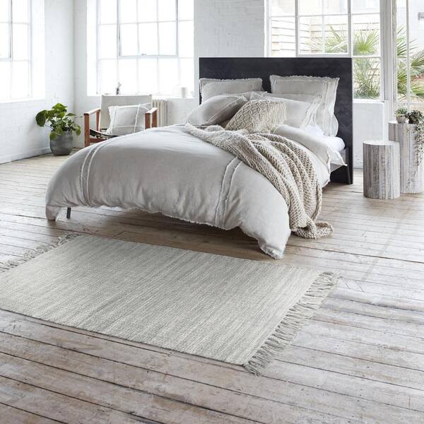 Yoshi Fringe Light Grey 3 ft. x 5 ft. Casual Accent Rug