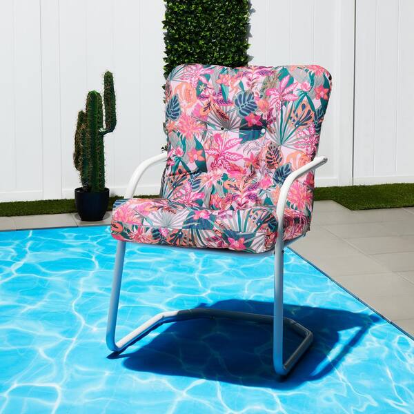 https://images.thdstatic.com/productImages/464e276a-e517-452b-98da-31b54bd30de3/svn/classic-accessories-outdoor-dining-chair-cushions-62-140-014401-ec-31_600.jpg