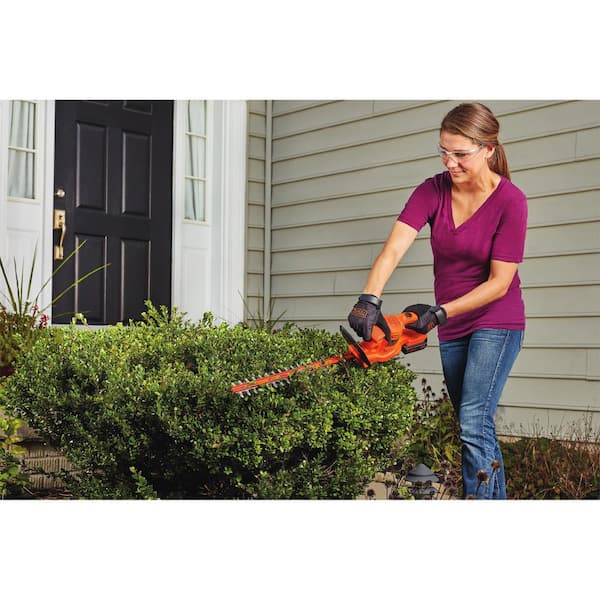 BLACK+DECKER 20V MAX Cordless Battery Powered Hedge Trimmer Kit with (1) 1.5Ah  Battery & Charger LHT218C1 - The Home Depot