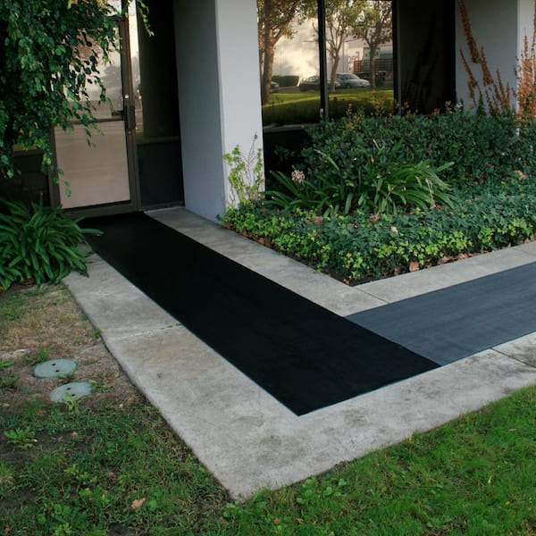 https://images.thdstatic.com/productImages/46f2670a-3961-4831-b6ee-2cee8505e073/svn/black-rubber-cal-commercial-floor-mats-03-167-w-fr-08-1f_600.jpg