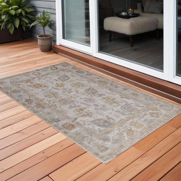 Ivory and Tan 2 ft. x 3 ft. Medallion Indoor / Outdoor Area Rug