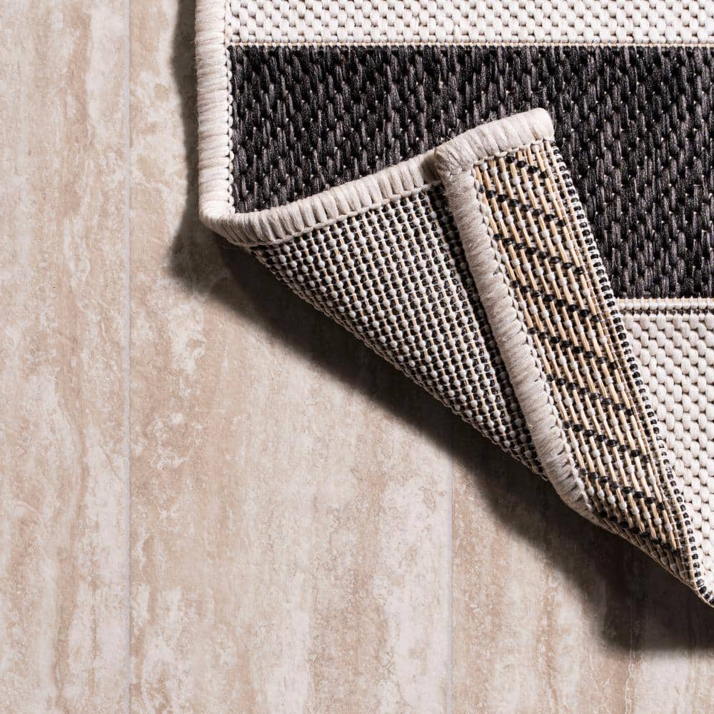 Black and Cream Stripe Synthetic 4' x 6' Indoor/Outdoor Rug