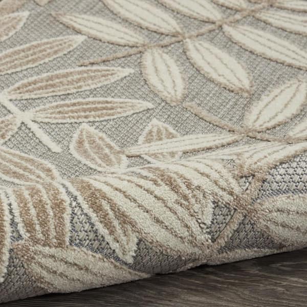 Bernadette Beige 5 ft. Round Floral Polypropylene Indoor/Outdoor Area Rug