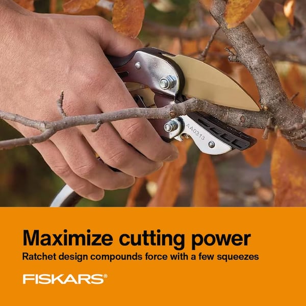 Fiskars Carbon Steel Bypass Hand Pruner with Standard Handle