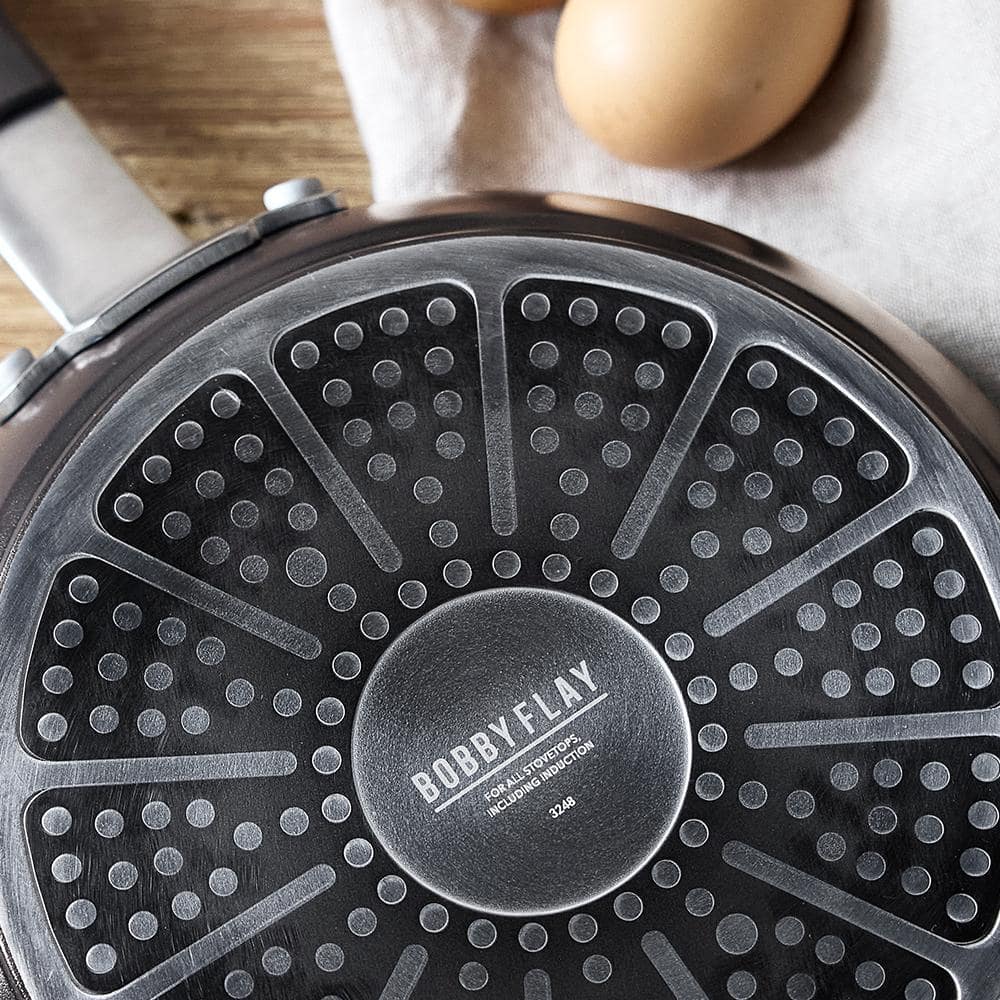 Professional Grade Black Aluminum Nonstick Sauté Pan with Lid, 4.5QT