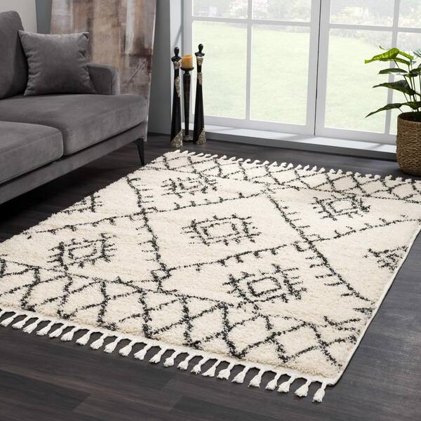 https://images.thdstatic.com/productImages/473ee667-9511-4fdd-80c5-c8e5bad15ab4/svn/charcoal-peach-area-rugs-eml-679-4f_600.jpg
