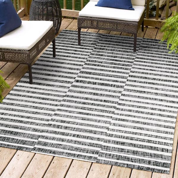 JONATHAN Y Sukie Modern Offset Stripe Black/Ivory 4 ft. x 6 ft. Indoor/Outdoor Area Rug