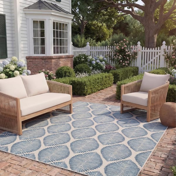 Courtyard Beige/Navy 8 ft. x 11 ft. Geometric Indoor/Outdoor Patio  Area Rug
