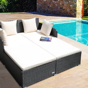 Wicker Outdoor Day Bed with 4 Pillows and Beige Cushions Sofa
