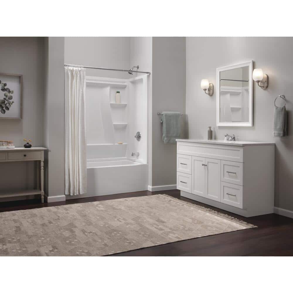 Chrome 2-Handle Centerset Bathroom Faucet with Drain Assembly