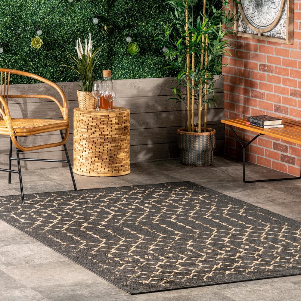 Charcoal Moroccan Trellis Indoor/Outdoor Synthetic Area Rug