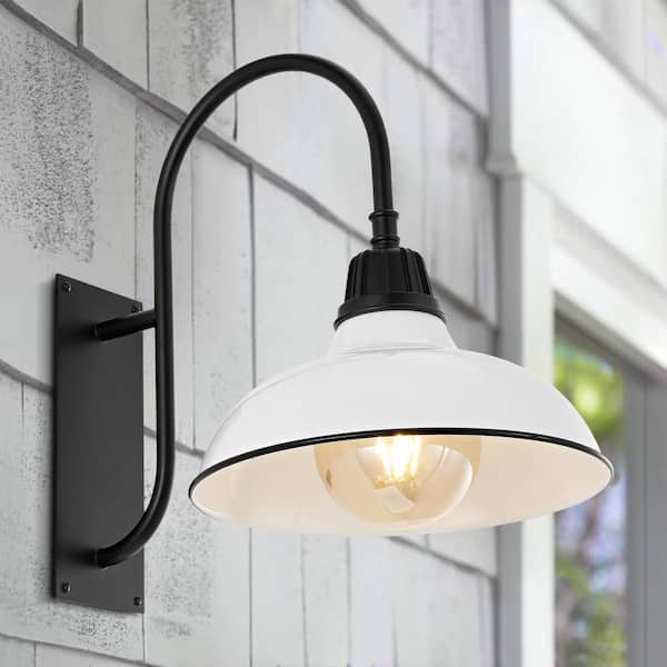 JONATHAN Y Stanley 12.25 in. White 1-Light Farmhouse Industrial Indoor/Outdoor Iron LED Gooseneck Arm Outdoor Sconce
