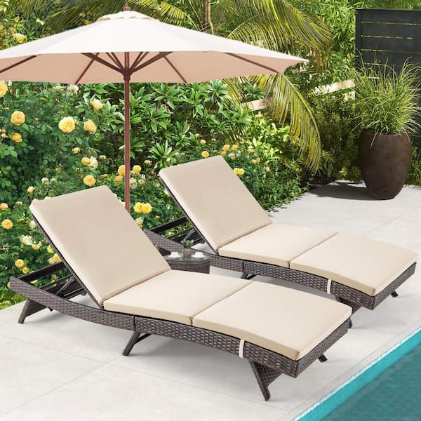 Runesay Wicker Outdoor Patio Chaise Lounge Chairs Adjustable Poolside Loungers Sunlounger with Beige Cushions Set of 2