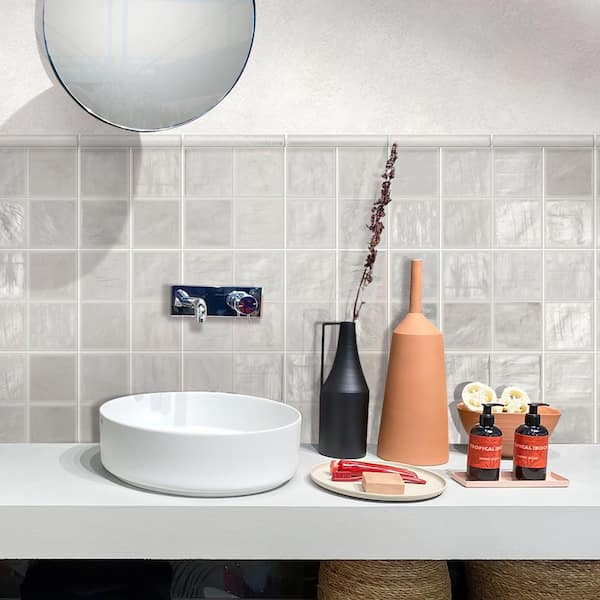 パールホワイトAPOLLO Apollo Tile White 4 in. x 4 in. Polished and Honed Ceramic Mosaic