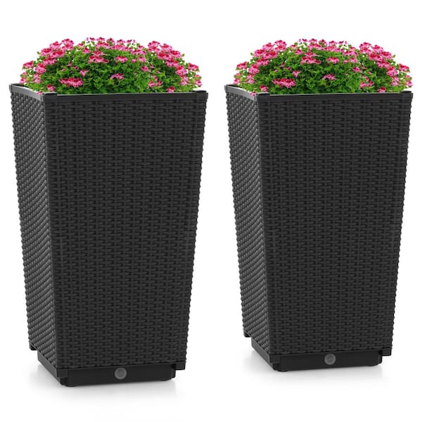 Costway 22.5 in. Tall Black Plastic Outdoor Wicker Flower Pot Planters with Drainage Hole (2-Pieces)