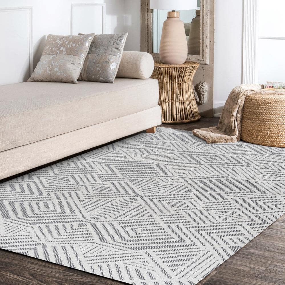 Ivory & Black Art Deco Geometric 4'x6' Easy-Care Area Rug