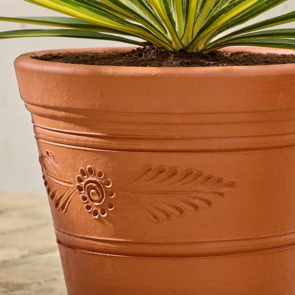 Vigoro Large Brown Terracotta Planter with Drainage Hole (16 in. L x 16 in.  W x 13 in. H) V14 - The Home Depot
