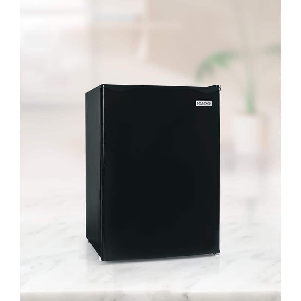https://images.thdstatic.com/productImages/47f81698-2d55-44e2-b99d-0abd80db867a/svn/black-igloo-mini-fridges-irf26bk6a-64_1000.jpg