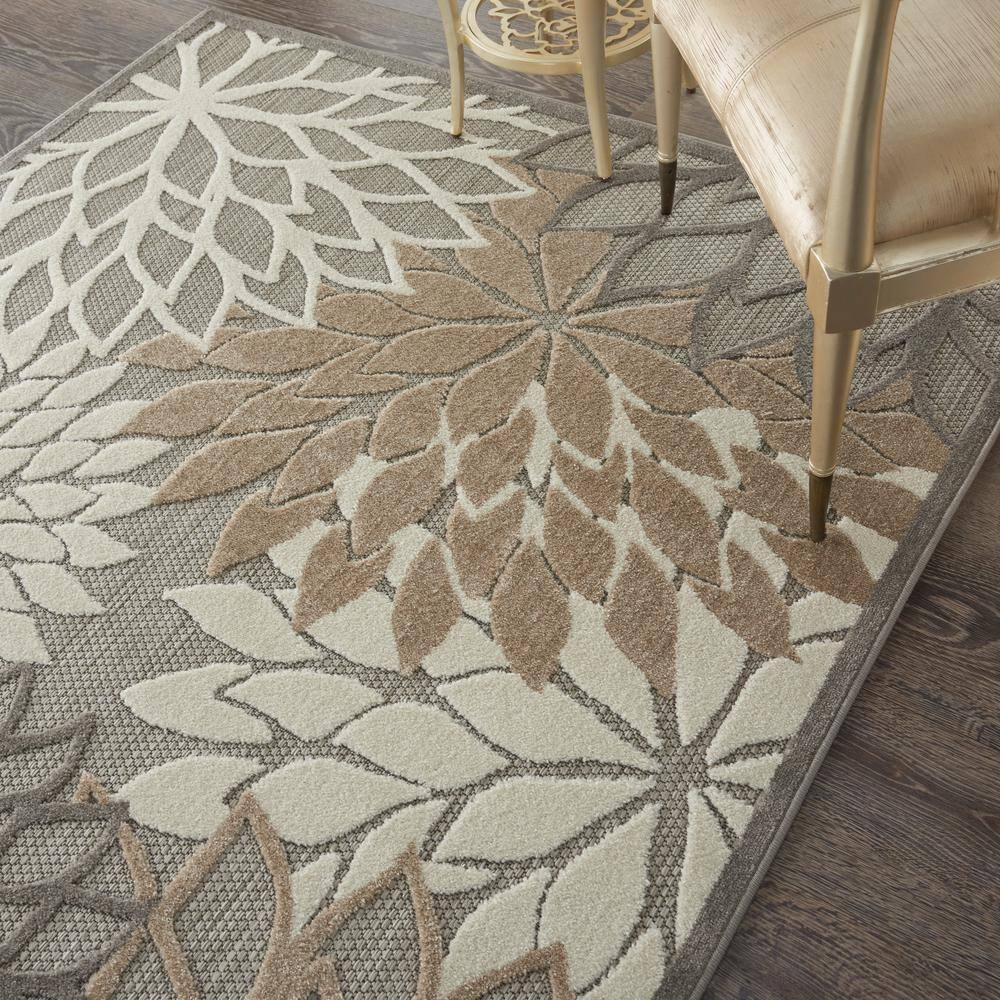 Handwoven Traditional Floral Medium Rug in Gray and Brown