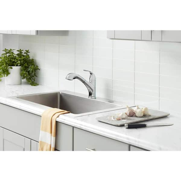 Market Single-Handle Pull-Out Sprayer Kitchen Faucet in Polished Chrome