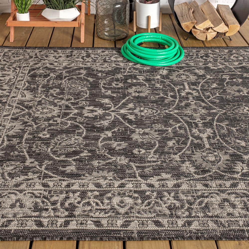Elegant Twining Vine Black and Gray 4' x 6' Synthetic Area Rug