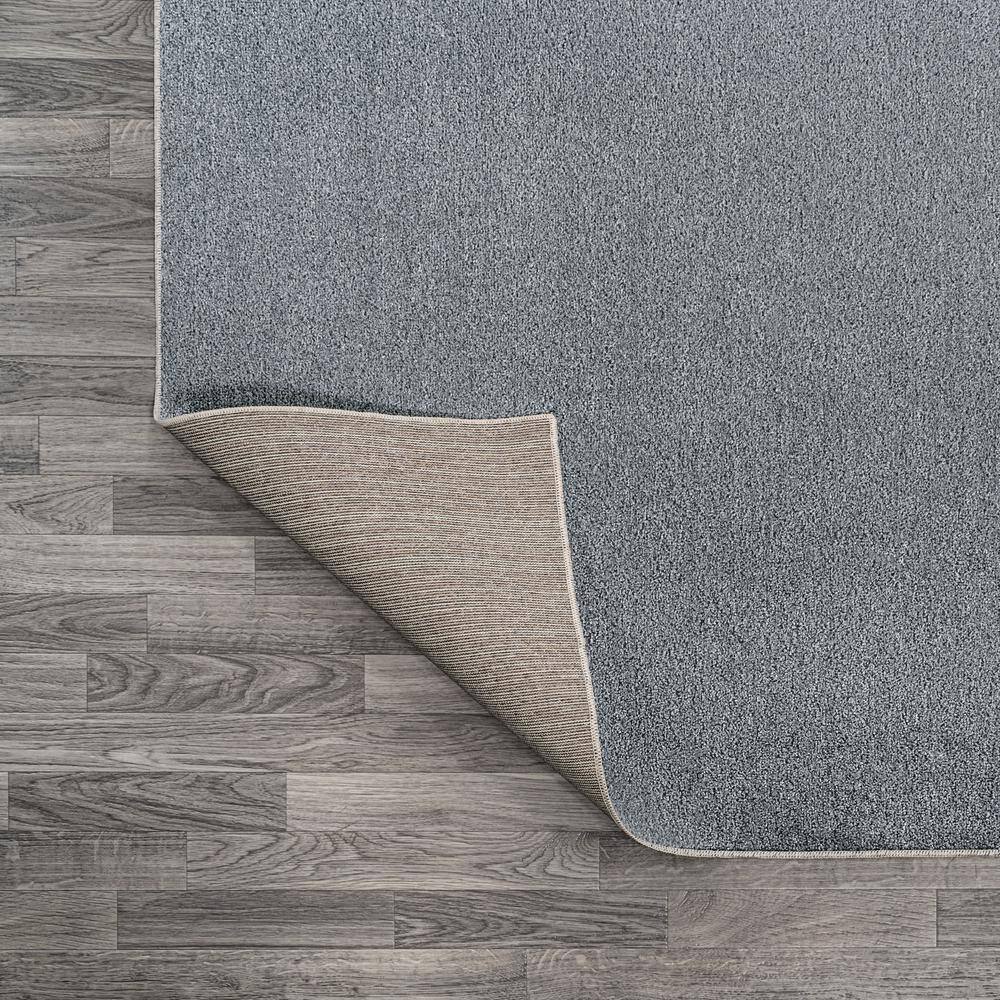 Gray 3' x 5' Solid Synthetic Machine-Washable Area Rug