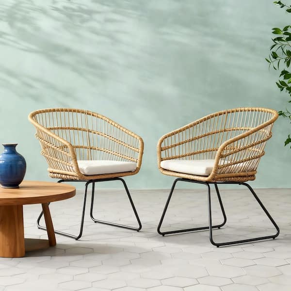 Rattan Outdoor Dining Chairs Patio Wicker Seating Set with Beige Cushion and 2 Metal Legs in Light Brown (2-Pack)